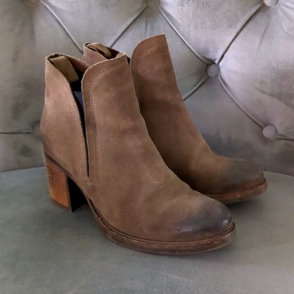 Boss and Co. Chelsea Belfield Bootie EUC - Picture 1 of 9